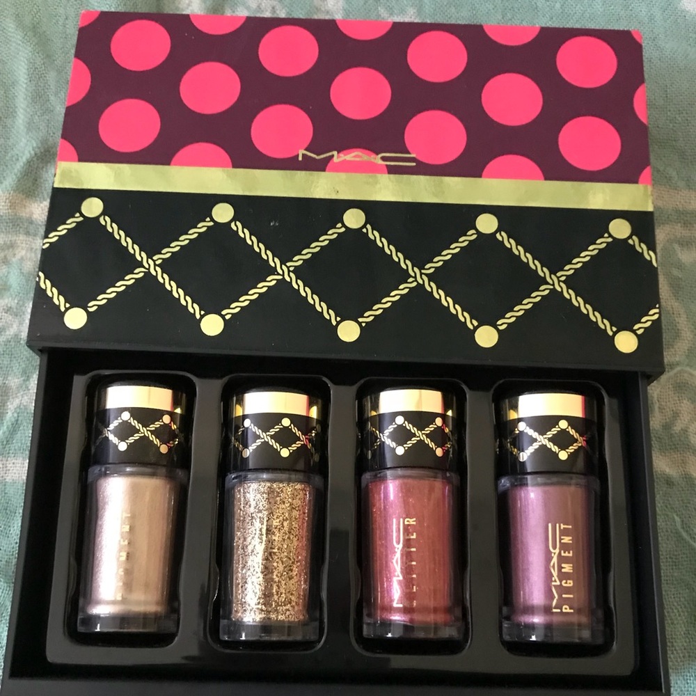 💋 MAC Cosmetics Nutcracker Sweet Gold Pigment